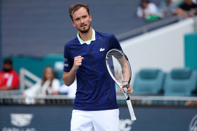 March 31, 2022, Miami Gardens, Florida, United States Of America: MIAMI GARDENS, FLORIDA - MARCH 31: Hubert Hurkacz of Poland defeats Daniil Medvedev of Russia in the quarter finals of the men s singles at the Miami Open at the Hard Rock Stadium on March 31, 2022 in Miami Gardens, Florida...People: Daniil Medvedev Miami Gardens United States Of America - ZUMAs214 20220331_zda_s214_072 Copyright: xSMGx
