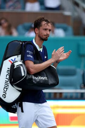 Sport Bilder des Tages March 31, 2022, Miami Gardens, Florida, United States Of America: MIAMI GARDENS, FLORIDA - MARCH 31: Hubert Hurkacz of Poland defeats Daniil Medvedev of Russia in the quarter finals of the men s singles at the Miami Open at the Hard Rock Stadium on March 31, 2022 in Miami Gardens, Florida...People: Daniil Medvedev Miami Gardens United States Of America - ZUMAs214 20220331_zda_s214_081 Copyright: xSMGx