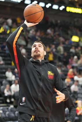 Utah Jazz forward Juancho Hernangomez warms up before an NBA, Basketball Herren, USA game between Utah Jazz and Los Angeles Lakers, in Vivint Smart Home Arena in Salt Lake City, Utah, USA, 31 March 2022. Utah Jazz - Los Angeles Lakers !ACHTUNG: NUR REDAKTIONELLE NUTZUNG!  Copyright: xGEORGExFREYx AME7912 20220401-ff493435faac6029e9c6856b47c77265ec29c9c7