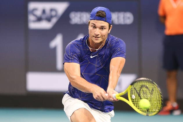 March 31, 2022, Miami Gardens, Florida, United States: Miomir Kecmanovic (SRB) returns a shot during the men s singles quarterfinals match at the Miami Open presented by Itau at Hard Rock Stadium in Miami Gardens, Florida. Miami Gardens United States - ZUMAw109 20220331_zap_w109_066 Copyright: xDebbyxWongx