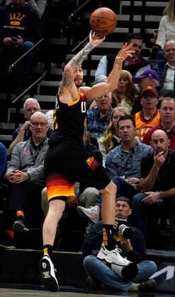 Utah Jazz forward Juancho Hernangomez is saves the ball during an NBA, Basketball Herren, USA game between Utah Jazz and Los Angeles Lakers, in Vivint Smart Home Arena in Salt Lake City, Utah, USA, 31 March 2022. Utah Jazz - Los Angeles Lakers !ACHTUNG: NUR REDAKTIONELLE NUTZUNG!  Copyright: xGEORGExFREYx AME7919 20220401-3e1ff0a6b2426bee191b02bc92703e850c2d62f5