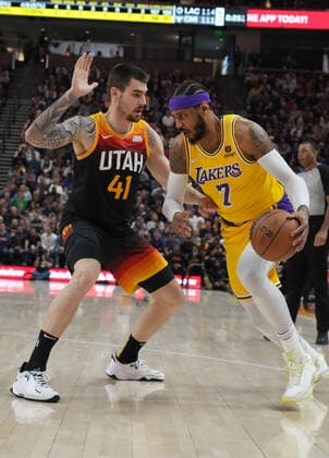 Utah Jazz forward Juancho Hernangomez (L) defends Los Angeles Lakers forward Carmelo Anthony (7) during an NBA, Basketball Herren, USA game in Vivint Smart Home Arena in Salt Lake City, Utah, USA, 31 March 2022. Utah Jazz - Los Angeles Lakers !ACHTUNG: NUR REDAKTIONELLE NUTZUNG!  Copyright: xGEORGExFREYx AME7922 20220401-b9b3f6b61ce07aad0bce14e3a77c71ac17fbdfef