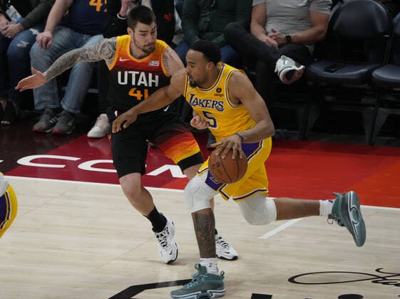 Utah Jazz forward Juancho Hernangomez (41) defends Los Angeles Lakers guard Talen Horton-Tucker (5) during an NBA, Basketball Herren, USA game in Vivint Smart Home Arena in Salt Lake City, Utah, USA, 31 March 2022. Utah Jazz - Los Angeles Lakers !ACHTUNG: NUR REDAKTIONELLE NUTZUNG!  Copyright: xGEORGExFREYx AME7950 20220401-62073d3766b0f76e3a76ecc76899a845caba11d6