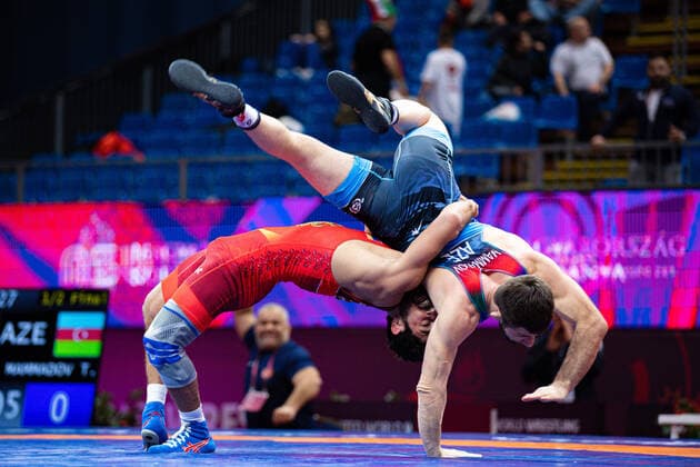 Sport Themen der Woche KW13 Sport Bilder des Tages Wrestling European Championships 2022 55kg GR - Eldaniz AZIZLI (AZE) df. Rudik MKRTCHYAN (ARM) Budapest BOK Sportcsarnok Hungary *** Wrestling European Championships 2022 55kg GR Eldaniz AZIZLI AZE df Rudik MKRTCHYAN ARM Budapest BOK Sportcsarnok Hungary Copyright: xUnitedxWorldxWrestlingx xKadirxCaliskanx cal