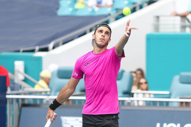April 1, 2022, Miami Gardens, Florida, United States: Francisco Cerundolo (ARG) serves during the men s singles semifinals at the Miami Open presented by Itau at Hard Rock Stadium in Miami Gardens, Florida. Miami Gardens United States - ZUMAw109 20220401_zap_w109_004 Copyright: xDebbyxWongx
