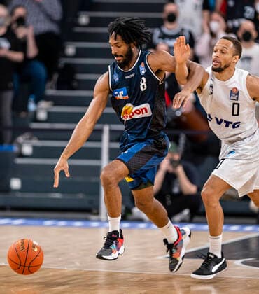 Terell Harris (HARKO), Jaylon Brown (Towers) 01.04.22, Hamburg, Hamburg Towers vs. Hakro Merlins Crailsheim, easyCredit BBL, Basketball Bundesliga, 1.Liga, Saison 2021 2022, 28. Spieltag Â