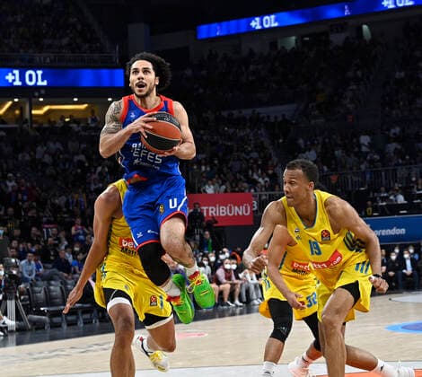 Shane Larkin (0) of Anadolu Efes Istanbul and Louis Olinde (19) of Alba Berlin during the Turkish Airlines EuroLeague Regular Season Round 33 match between Anadolu Efes Istanbul and Alba Berlin at Sinan Erdem Sports Arena in Istanbul, Turkey , on April 01, 2022 