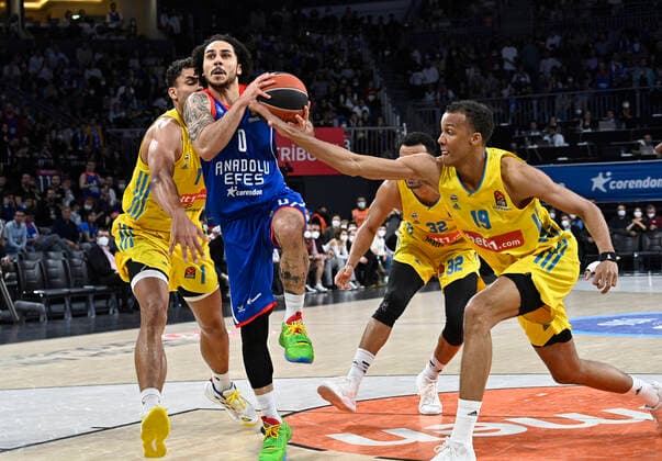 Shane Larkin (0) of Anadolu Efes Istanbul and Maodo Lo (1) , Johannes Thiemann (32) , Louis Olinde (19) of Alba Berlin during the Turkish Airlines EuroLeague Regular Season Round 33 match between Anadolu Efes Istanbul and Alba Berlin at Sinan Erdem Sports Arena in Istanbul, Turkey , on April 01, 2022 