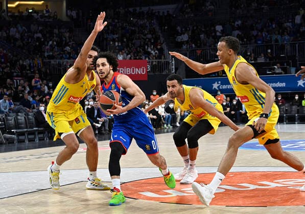 Shane Larkin (0) of Anadolu Efes Istanbul and Oscar Da Silva (1) , Johannes Thiemann (32) , Louis Olinde (19) of Alba Berlin during the Turkish Airlines EuroLeague Regular Season Round 33 match between Anadolu Efes Istanbul and Alba Berlin at Sinan Erdem Sports Arena in Istanbul, Turkey , on April 01, 2022 