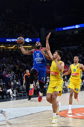 James Anderson (23) of Anadolu Efes Istanbul and Oscar Da Silva (1) of Alba Berlin during the Turkish Airlines EuroLeague Regular Season Round 33 match between Anadolu Efes Istanbul and Alba Berlin at Sinan Erdem Sports Arena in Istanbul, Turkey , on April 01, 2022 
