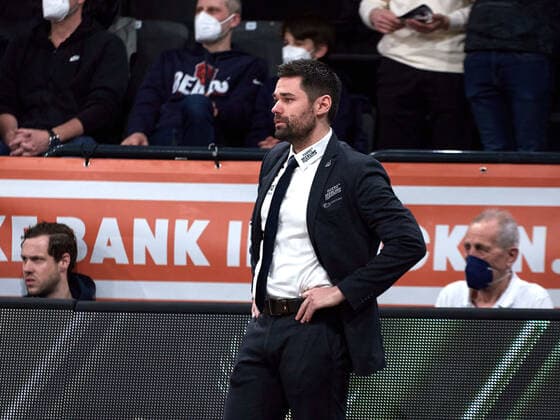 Sebastian Gleim (HAKRO Merlins Crailsheim) Headcoach, Trainer Hamburg Towers vs. HAKRO Merlins Crailsheim, 1. Bundesliga, Basketball, easycredit BBL, Edel-Optics-Arena, Spielzeit 2021 2022, 28.Spieltag, 01.04.2022 Foto:EIBNER Stephanie Zerbe Hamburg Towers vs. HARKO Merlins Crailsheim, 1. Bundesliga, Basketball, easycredit BBL, Spielzeit 2021 2022, 28.Spieltag, 01.04.2022 Hamburg Copyright: xStephaniexZerbe xEibner-Pressefox EP_SZE