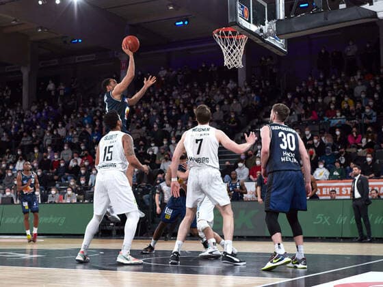 Jon Axel Gudmundsson (HAKRO Merlins Crailsheim 30), Elias Lasisi (HAKRO Merlins Crailsheim 06), Lukas Meisner (Hamburg Towers 07) Hamburg Towers vs. HAKRO Merlins Crailsheim, 1. Bundesliga, Basketball, easycredit BBL, Edel-Optics-Arena, Spielzeit 2021 2022, 28.Spieltag, 01.04.2022 Foto:EIBNER Stephanie Zerbe Hamburg Towers vs. HARKO Merlins Crailsheim, 1. Bundesliga, Basketball, easycredit BBL, Spielzeit 2021 2022, 28.Spieltag, 01.04.2022 Hamburg Copyright: xStephaniexZerbe xEibner-Pressefox EP_SZE