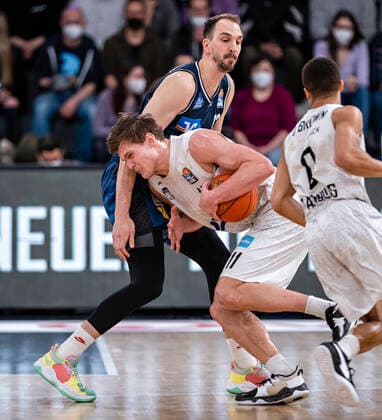 Dejan Kovacevic (HARKO), Maik Kotsar (Towers) 01.04.22, Hamburg, Hamburg Towers vs. Hakro Merlins Crailsheim, easyCredit BBL, Basketball Bundesliga, 1.Liga, Saison 2021 2022, 28. Spieltag Â