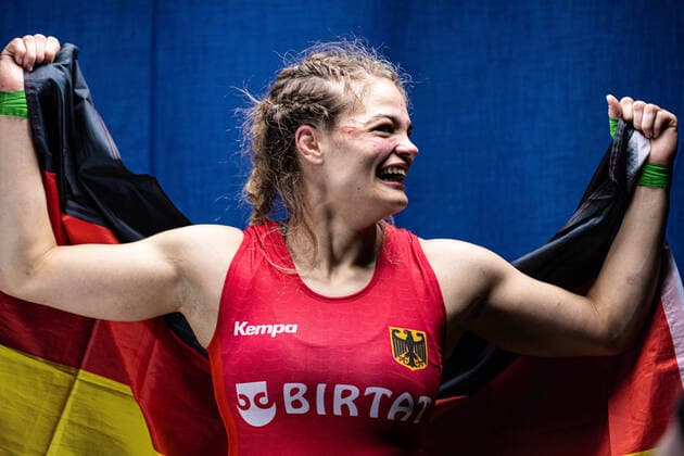 Bilder des Jahres 2022, Sport 04 April Sport Themen der Woche KW13 Wrestling European Championships 2022 72kg WW - Anna Carmen SCHELL (GER) Budapest BOK Sportcsarnok Hungary *** Wrestling European Championships 2022 72kg WW Anna Carmen SCHELL GER Budapest BOK Sportcsarnok Hungary Copyright: xUnitedxWorldxWrestlingx xKadirxCaliskanx cal