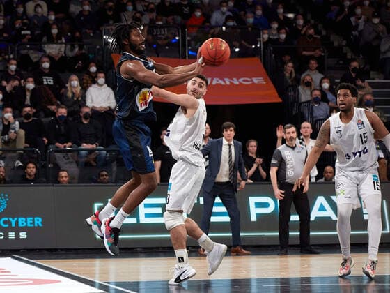 Terrell Harris (HAKRO Merlins Crailsheim 08), Max Dileo (Hamburg Towers 03) Hamburg Towers vs. HAKRO Merlins Crailsheim, 1. Bundesliga, Basketball, easycredit BBL, Edel-Optics-Arena, Spielzeit 2021 2022, 28.Spieltag, 01.04.2022 Foto:EIBNER Stephanie Zerbe Hamburg Towers vs. HARKO Merlins Crailsheim, 1. Bundesliga, Basketball, easycredit BBL, Spielzeit 2021 2022, 28.Spieltag, 01.04.2022 Hamburg Copyright: xStephaniexZerbe xEibner-Pressefox EP_SZE