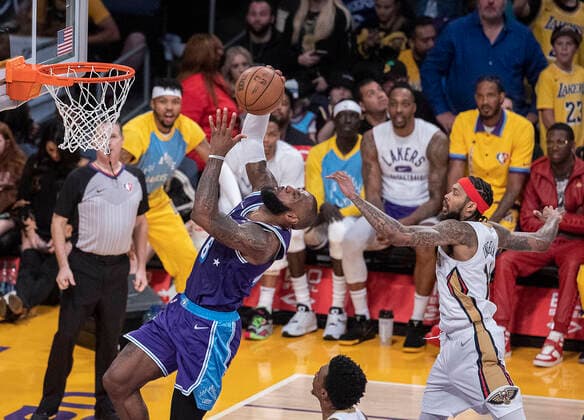 LeBron James of the Los Angeles Lakers in action against the New Orleans Pelicans, during an NBA, Basketball Herren, USA game played at the Crypto.com Arena, in Los Angeles, United States, 01 April 2022. EFE Javier Rojas Los Angeles Lakers vs New Orleans Pelicans !ACHTUNG: NUR REDAKTIONELLE NUTZUNG!  Copyright: xJavierxRojasx AME8151 20220402-f6f23b851ccbd8b0254923f5808af1fee0668f2f