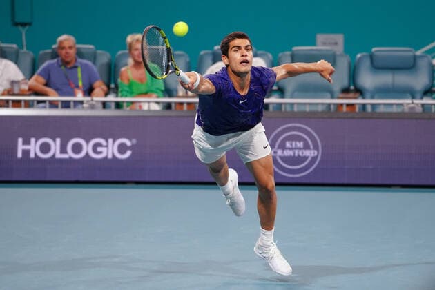 April 1, 2022, Miami, Florida, United States: April, 1 - Miami: Carlos Alcaraz(ESP)defeats Hubert Hurkaz(POL) 76(5) 76(2) to earn his spot in the Finals at the 2022 Miami open. Miami United States - ZUMApa3_ 0154290224st Copyright: xAndrewxPatronx