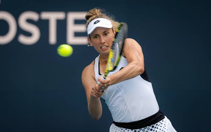 April 1, 2022, MIAMI, FLORIDA, UNITED STATES: Elise Mertens of Belgium in action during the doubles semi-final of the 2022 Miami Open WTA, Tennis Damen 1000 tennis tournament MIAMI UNITED STATES - ZUMAa181 20220401_zaa_a181_003 Copyright: xRobxPrangex