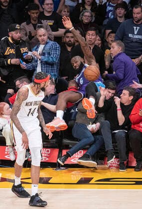 April 1, 2022, Los Angeles, California, USA: LeBron James 6 of the Los Angeles Lakers goes into the fans trying to retrieve a ball during their NBA, Basketball Herren, USA game against the New Orleans Pelicans on Friday April 1, 2022 at Crypto.com Arena in Los Angeles, California. Lakers lose to Pelicans, 111-114. PI Los Angeles USA - ZUMAp124 20220401_zaa_p124_039 Copyright: xJAVIERxROJASx