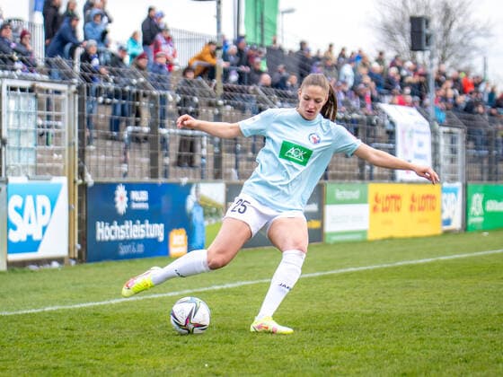 Melissa Kössler (25 Potsdam) in Aktion beim Flyeralarm Frauen- Bundesligaspiel 1. FFC Turbine Potsdam - 1. FC Köln am 02.04.2022. Potsdam Karl-Liebnkecht-Stadion Brandenburg Deutschland