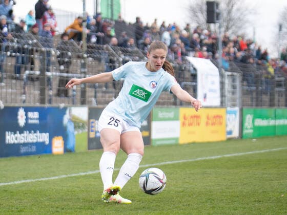 Melissa Kössler (25 Potsdam) in Aktion beim Flyeralarm Frauen- Bundesligaspiel 1. FFC Turbine Potsdam - 1. FC Köln am 02.04.2022. Potsdam Karl-Liebnkecht-Stadion Brandenburg Deutschland