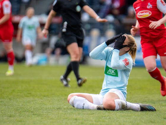 Dina Orschmann (11 Potsdam) ärgert sich beim Flyeralarm Frauen- Bundesligaspiel 1. FFC Turbine Potsdam - 1. FC Köln am 02.04.2022. Potsdam Karl-Liebnkecht-Stadion Brandenburg Deutschland
