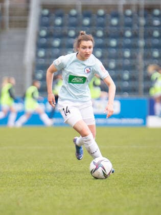 Sophie Weidauer (14 Potsdam) in Aktion beim Flyeralarm Frauen- Bundesligaspiel 1. FFC Turbine Potsdam - 1. FC Köln am 02.04.2022. Potsdam Karl-Liebnkecht-Stadion Brandenburg Deutschland