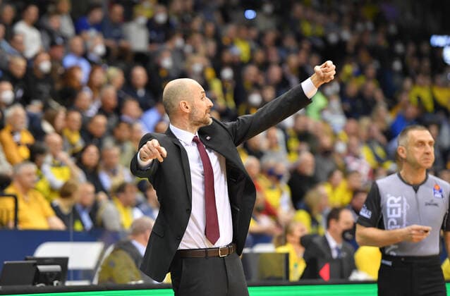 GER, Basketball,easy Credit-BBL, EWE Baskets Oldenburg vs FC Bayern München Basketball 02.04.2022, EWE Arena, Oldenburg, GER, easy Credit-BBL, EWE Baskets Oldenburg vs FC Bayern München Basketball , im Bild an der Seite Djordje ADZIC ( FC Bayern München Basketball Assistant Coach )