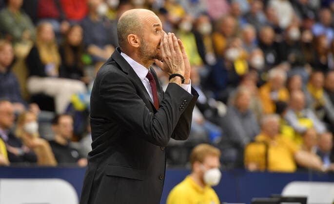 GER, Basketball,easy Credit-BBL, EWE Baskets Oldenburg vs FC Bayern München Basketball 02.04.2022, EWE Arena, Oldenburg, GER, easy Credit-BBL, EWE Baskets Oldenburg vs FC Bayern München Basketball , im Bild Djordje ADZIC ( FC Bayern München Basketball Assistant Coach )
