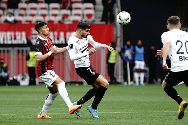 Martin Terrier (Stade Rennais) - Youcef Atal (OGC Nice) FOOTBALL : OGC Nice vs Rennes - Ligue 1 Uber Eats - Nice - 02 04 2022 NorbertScanella Panoramic 