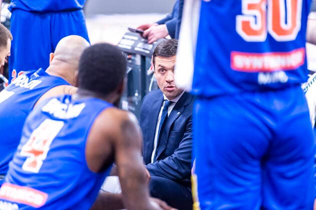 Igor Jovovic (Headcoach, Syntainics MBC) in der Viertelpause mit seiner Mannschaft GER, Basketball, easyCredit Basketball Bundesliga, Spieltag 28, Ratiopharm Ulm vs Syntainics MBC, 02.04.2022, GER, Basketball, easyCredit Basketball Bundesliga, Spieltag 28, Ratiopharm Ulm vs Syntainics MBC, 02.04.2022 Neu-Ulm Copyright: xEibner-Pressefotox EP_FWF