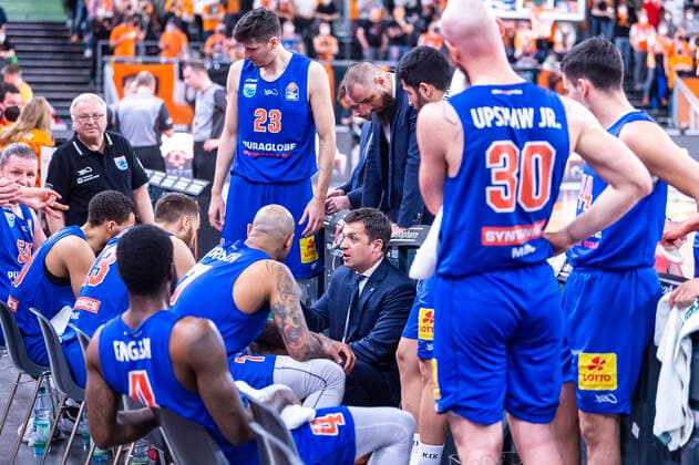 Igor Jovovic (Headcoach, Syntainics MBC) in der Viertelpause mit seiner Mannschaft GER, Basketball, easyCredit Basketball Bundesliga, Spieltag 28, Ratiopharm Ulm vs Syntainics MBC, 02.04.2022, GER, Basketball, easyCredit Basketball Bundesliga, Spieltag 28, Ratiopharm Ulm vs Syntainics MBC, 02.04.2022 Neu-Ulm Copyright: xEibner-Pressefotox EP_FWF