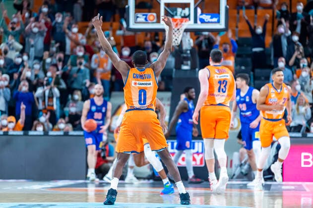 Semaj Christon (0, Ratiopharm Ulm) bejubelt den letzten Punkt durch die Ulmer GER, Basketball, easyCredit Basketball Bundesliga, Spieltag 28, Ratiopharm Ulm vs Syntainics MBC, 02.04.2022, GER, Basketball, easyCredit Basketball Bundesliga, Spieltag 28, Ratiopharm Ulm vs Syntainics MBC, 02.04.2022 Neu-Ulm Copyright: xEibner-Pressefotox EP_FWF
