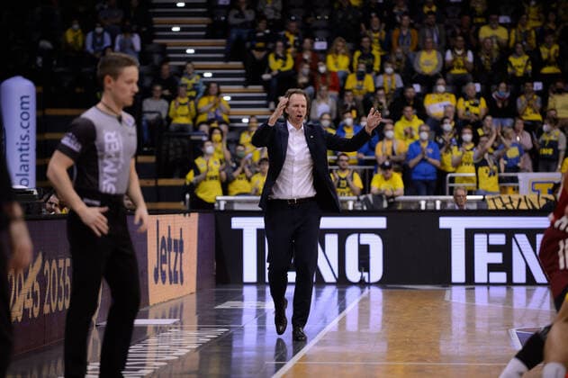 Ingo Freyer (Trainer EWE Baskets Oldenburg) bei der Partie EWE Baskets Oldenburg vs FC Bayern München. Basketball, BBL, Saison 2021 2022, 28. Spieltag, 02.04.2022. Copyright: xErikxHillmer EIBNERx EP_EHR EWE Baskets Oldenburg vs FC Bayern München. Basketball, BBL, Saison 2021 2022, 28. Spieltag, 02.04.2022 Oldenburg Copyright: xErikxHillmer EIBNERx EP_EHR