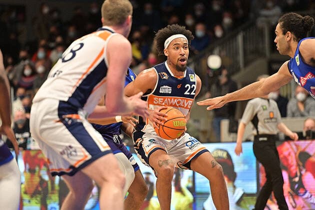22 Nijal Eman Pearson von den Rostock Seawolves in der 2. Bundesliga Pro A greift den Korb an Phoenix Hagen vs Rostock Seawolves, 2 Bundesliga Pro A, 2022 Saison, 33. spieltag Samstag 02.04.2022 Hagen Copyright: xEibner-Pressfoto xAaronxBowserx 1269_ABR