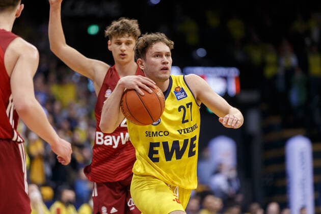Oldenburg, Niedersachsen, DEU, 02.04.2022, Fritz Hemschemeier (EWE Baskets Oldenburg). EWE Baskets Oldenburg vs. FC Bayern Basketball. 1. Basketball-Bundesliga Saison 2021 2022, 28. Spieltag, Grosse EWE Arena. EWE Baskets Oldenburg vs. FC Bayern Basketball