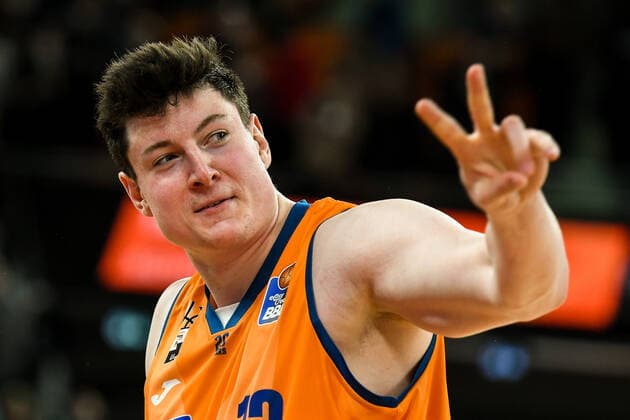GER, BBL, ratiopharm Ulm vs Syntainics MBC 02.04.2022, ratiopharm arena, Neu-Ulm, GER, BBL, ratiopharm Ulm vs Syntainics MBC, im Bild Nicolas Bretzel (Ulm, 13) nach Spielende