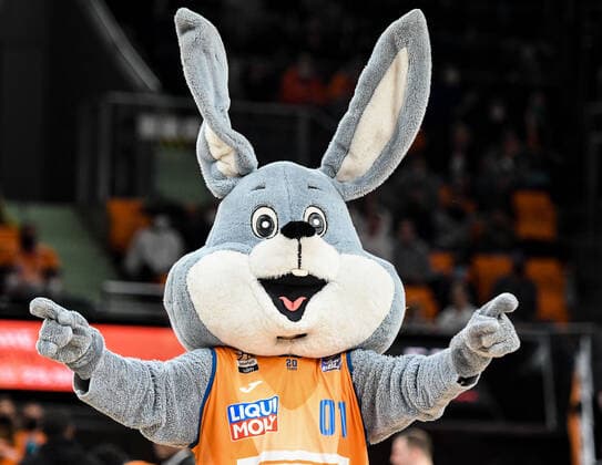 GER, BBL, ratiopharm Ulm vs Syntainics MBC 02.04.2022, ratiopharm arena, Neu-Ulm, GER, BBL, ratiopharm Ulm vs Syntainics MBC, im Bild das Ulmer Maskottchen Spass