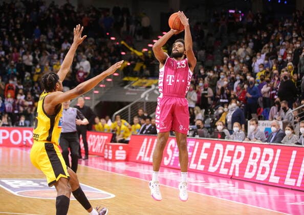 Javontae Hawkins Telekom Baskets Bonn vs. MHP RIESEN Ludwigsburg easyCredit BBL 1. Bundesliga , Saison 2021 2022 , Hauptrunde 28. Spieltag