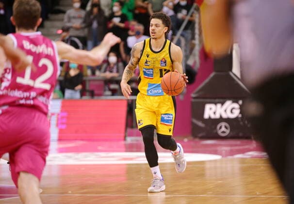 Telekom Baskets Bonn vs. Jonah Radebaugh MHP RIESEN Ludwigsburg easyCredit BBL 1. Bundesliga , Saison 2021 2022 , Hauptrunde 28. Spieltag