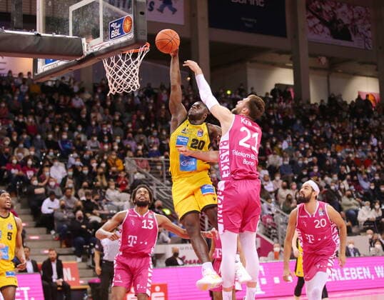 Telekom Baskets Bonn vs. Rawle Alkins MHP RIESEN Ludwigsburg easyCredit BBL 1. Bundesliga , Saison 2021 2022 , Hauptrunde 28. Spieltag