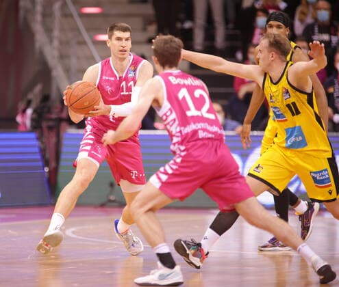 Oleksandr Lypovyy Telekom Baskets Bonn vs. MHP RIESEN Ludwigsburg easyCredit BBL 1. Bundesliga , Saison 2021 2022 , Hauptrunde 28. Spieltag
