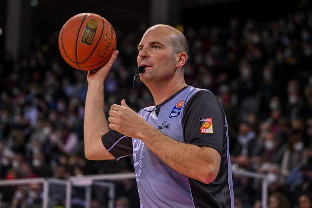 easyCredit BBL, Telekom Baskets Bonn vs. MHP RIESEN Ludwigsburg, 02.04.2022 Schiedsrichter, easyCredit BBL, Telekom Baskets Bonn vs. MHP RIESEN Ludwigsburg am 02.04.2022 im Telekom Dome, Bonn (Nordrhein-Westfalen) Copyright: xBEAUTIFULxSPORTS Mueller-Laschetx