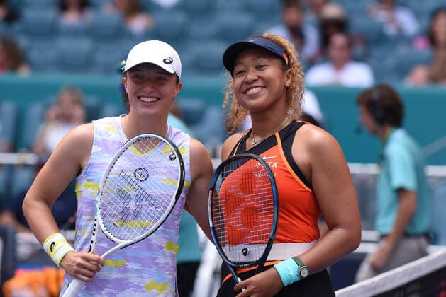 MIAMI GARDENS, FL - APRIL 2: Iga Swiatek of Poland and Naomi Osaka of Japan pose for a photo during the Women™s finals match for the Miami Open on April 02, 2022, at Hard Rock Stadium in Miami Gardens, Florida. (Photo by Michele Eve Sandberg Icon Sportswire) TENNIS: APR 02 Miami Open Icon220402753