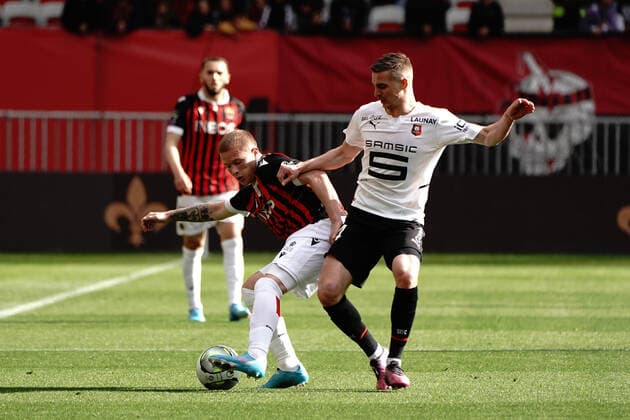 Fußball, OGC Nizza - Stade Rennes Melvin Bard (OGC Nice) - Benjamin Bourigeaud (Stade Rennais) FOOTBALL : OGC Nice vs Rennes - Ligue 1 Uber Eats - Nice - 02 04 2022 NorbertScanella Panoramic 