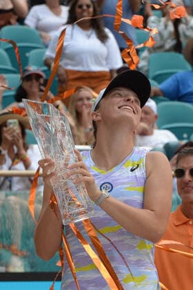 Iga Swiatek (POL) defeated Naomi Osaka (JPN) 6-4, 6-0, at the Miami Open being played at Hard Rock Stadium in Miami Gardens, Florida on April 2, 2022: Ã‚ Tennisclix CSM Miami Gardens USA - ZUMAc04_ 20220402_zaf_c04_015 Copyright: xKarlaxKinnex