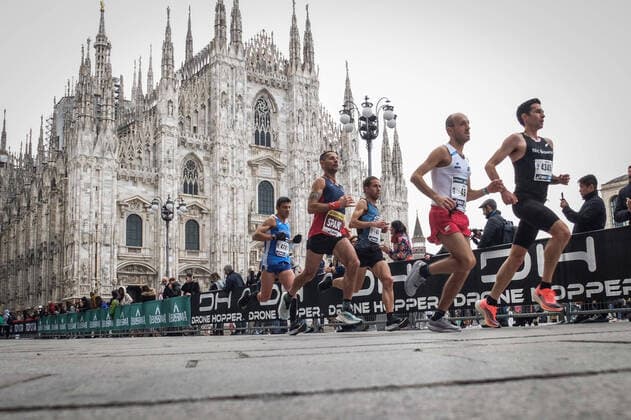 Bilder des Jahres 2022, Sport 04 April Sport Themen der Woche KW13 April 3, 2022, MILAN, Italia: Partecipants at the Milano Marathon in the centre of Milan, Italy, 03 April 2022..ANSA MATTEO CORNER MILAN Italia - ZUMAa110 20220403_zaf_a110_011 Copyright: xMatteoxCornerx