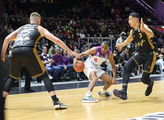 Martin Peterka (Basketball Loewen Braunschweig), Jeremiah Martin (BG Goettingen), Nicholas Tischler (Basketball Loewen Braunschweig)