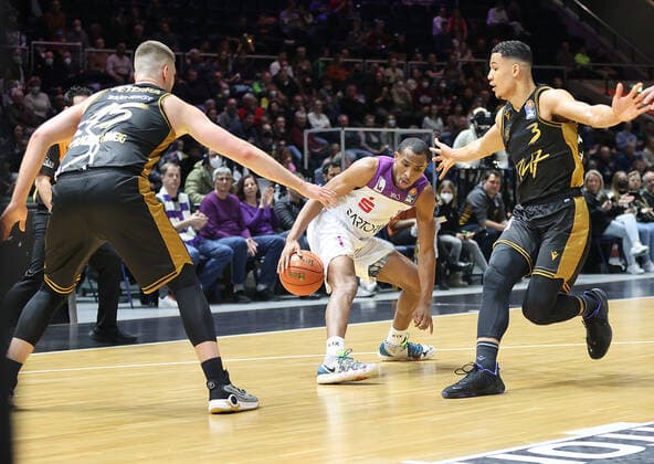Martin Peterka (Basketball Loewen Braunschweig), Jeremiah Martin (BG Goettingen), Nicholas Tischler (Basketball Loewen Braunschweig)