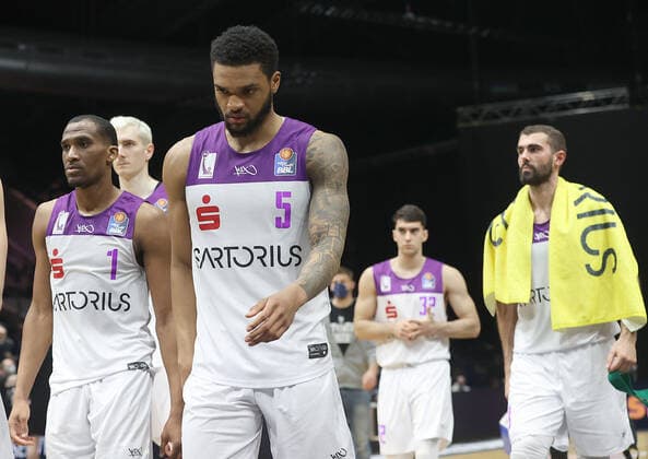 Jeremiah Martin (BG Goettingen), Jeff Roberson (BG Goettingen), Marios Giotis (BG Goettingen) sind enttaeuscht